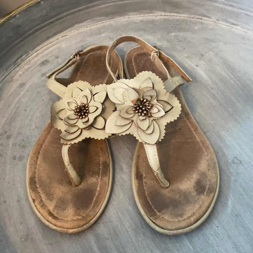 Women’s flat sandal